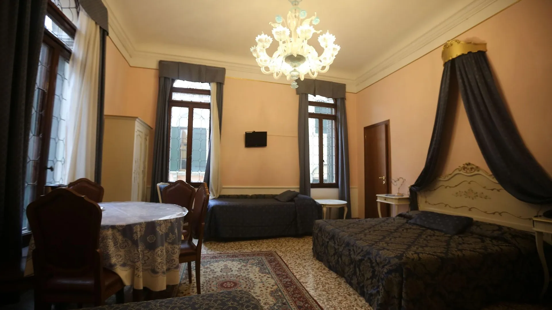 ונציה Hotel Mezzo Pozzo 2*,  איטליה