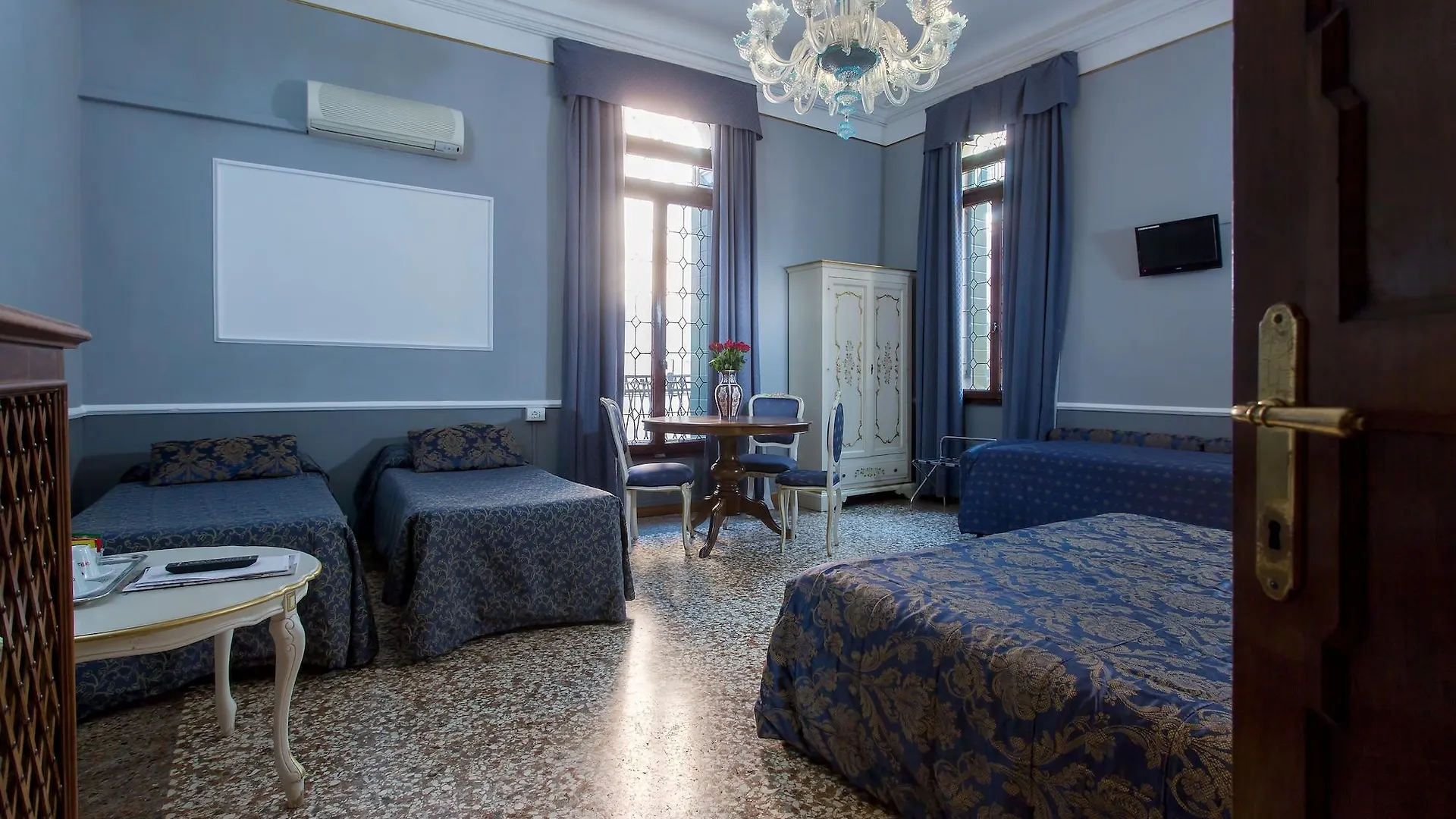 **  Hotel Mezzo Pozzo Venice Italy