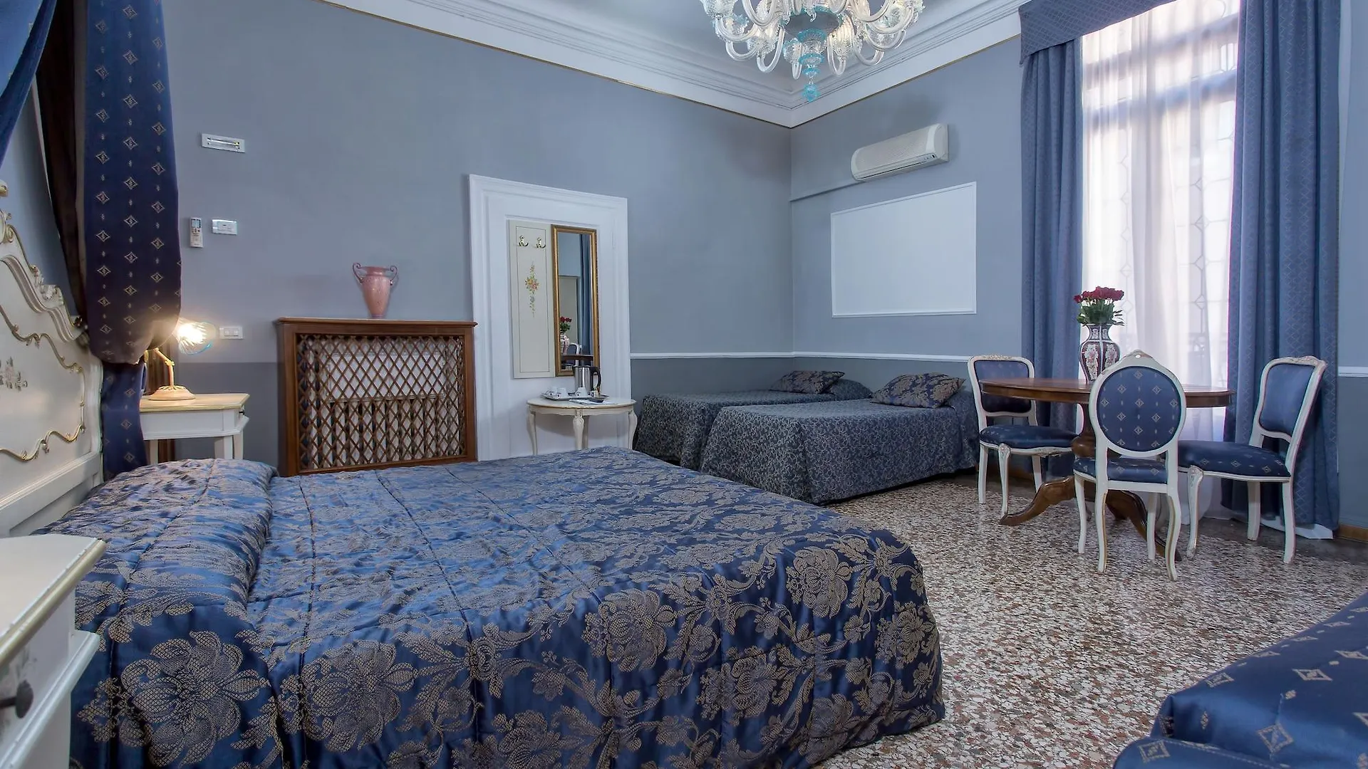 Hotel Mezzo Pozzo Venice