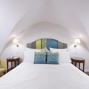 https://diecisedici.hotels-amalfi.com